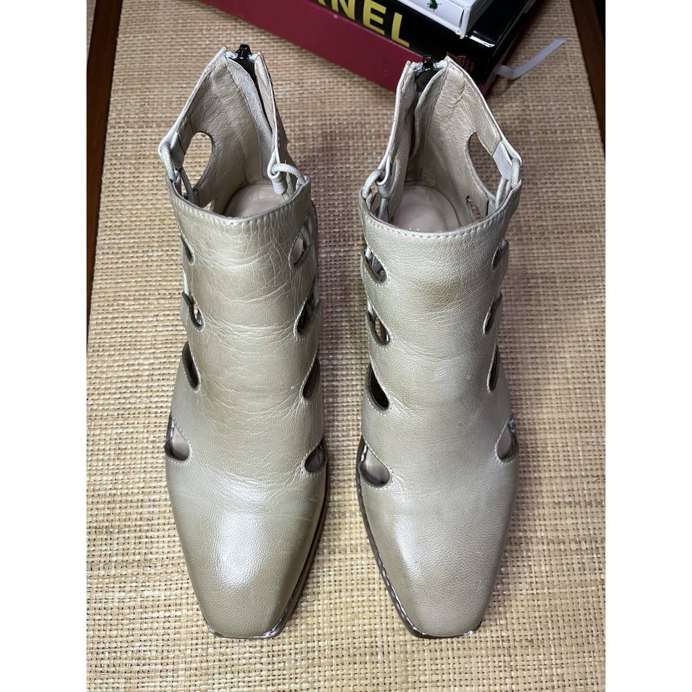 Spring Step Size 38 Cut Out Flat Ankle Booties